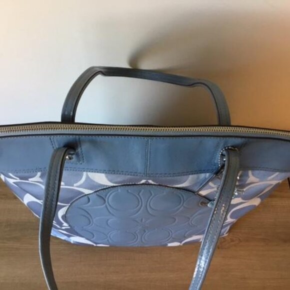 COACH Laura 18335 Large Tote Bag Blue Signature C Canvas and Leather NWOT - Picture 4 of 11